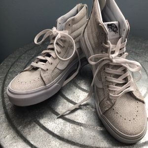 Vans NWOT shoe Men's 5.5 or women's 7